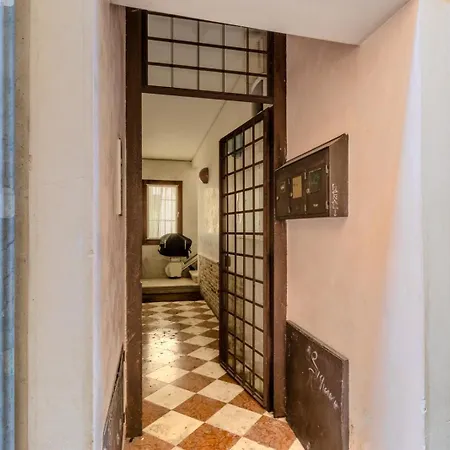 Aurelia Pescheria Daire Treviso